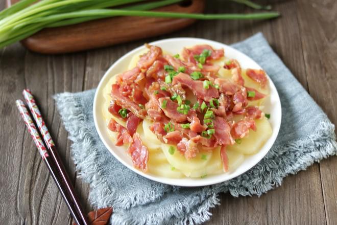 臘雞腿蒸土豆的做法-咸鮮味蒸菜譜