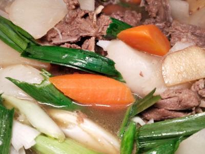 紅燜羊肉的做法-咸鮮味燉菜譜