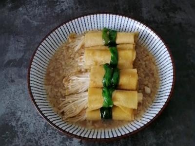 豆皮金針菇卷的做法-家常味炒菜譜