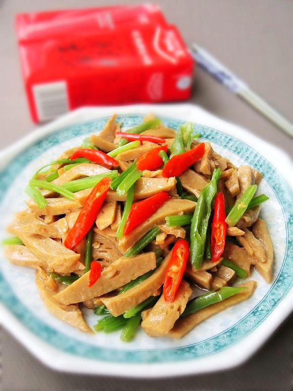 雙椒炒面筋的做法-家常味炒菜譜