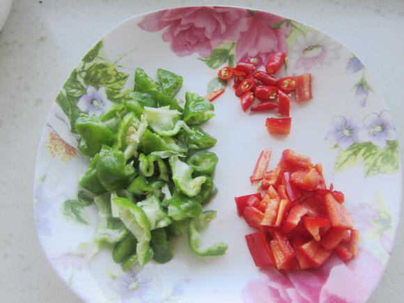 雙椒蘋果炒雞丁的做法-家常味炒菜譜