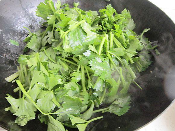 毛芹菜炒肉皮的做法-家常味炒菜譜