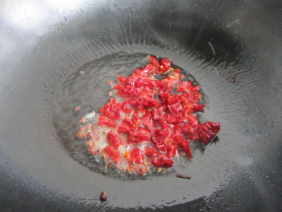 爆炒熏馬腸的做法-香辣味炒菜譜