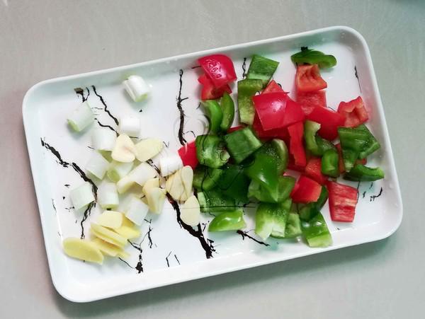 香菇豆腐燜雞翅的做法-家常味燜菜譜