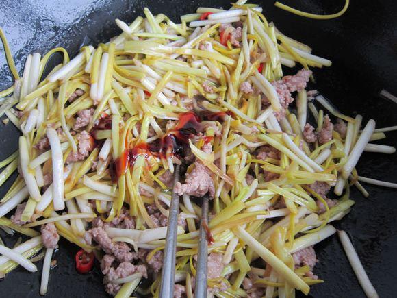 韭黃炒肉末的做法-家常味炒菜譜