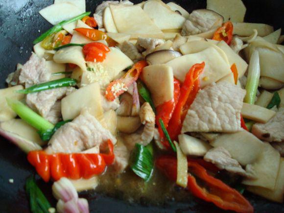 杏鮑菇炒肉片的做法-家常味炒菜譜