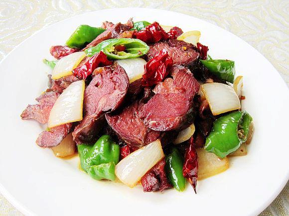 爆炒熏馬腸的做法-香辣味炒菜譜