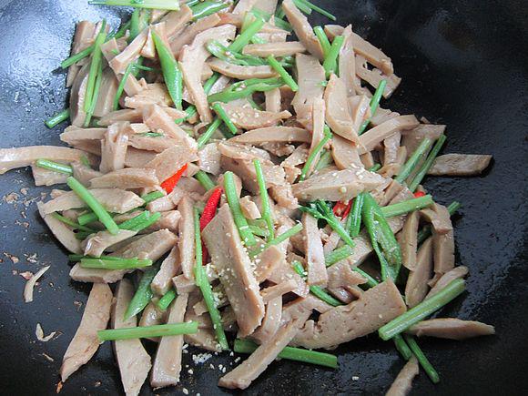雙椒炒面筋的做法-家常味炒菜譜