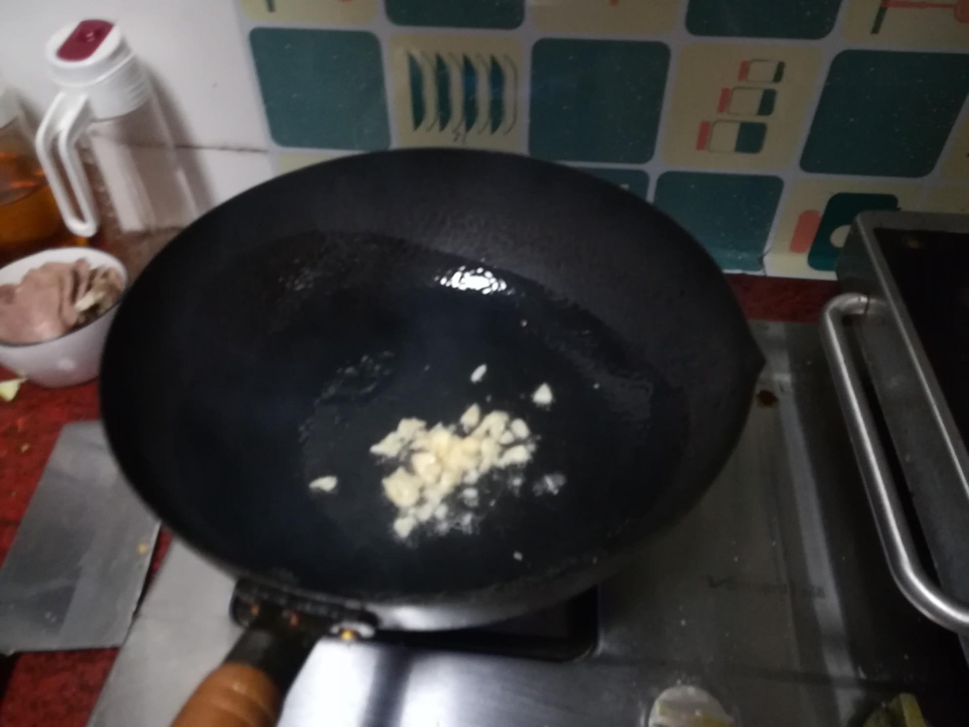 臘腸炒兒菜的做法-咸鮮味炒菜譜-易網健康養生網 臘腸炒兒菜的做法-咸鮮味炒菜譜