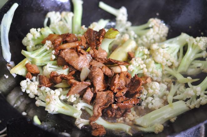 有機菜花炒肉的做法-家常味炒菜譜