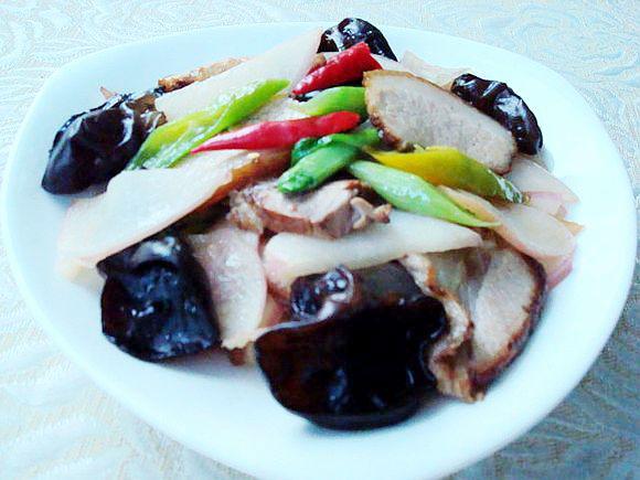 紅蘿卜黑木耳炒肉的做法-家常味炒菜譜