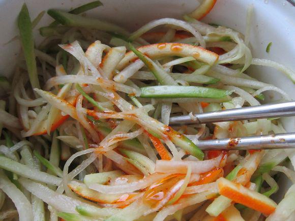 橙子皮拌青蘿卜絲的做法-家常味拌菜譜