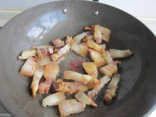 萵筍燜臘肉的做法-家常味燜菜譜