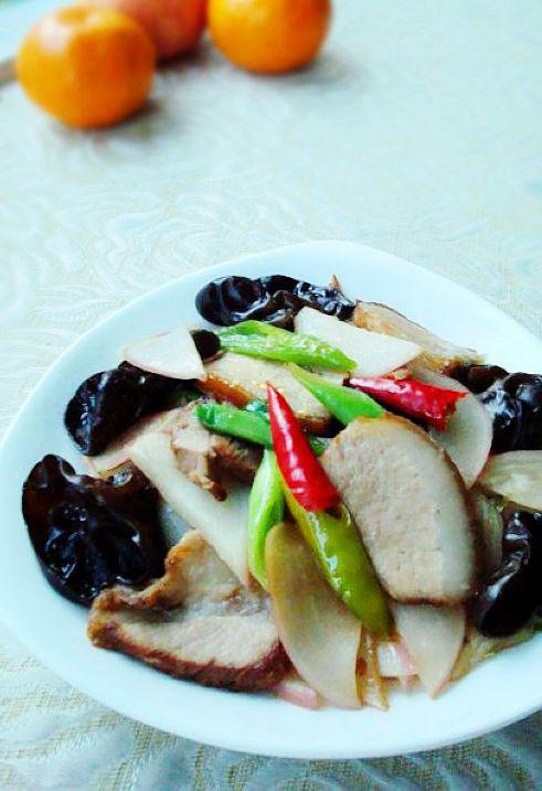 紅蘿卜黑木耳炒肉的做法-家常味炒菜譜