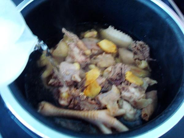 電飯煲荸薺燉雞的做法-家常味燉菜譜