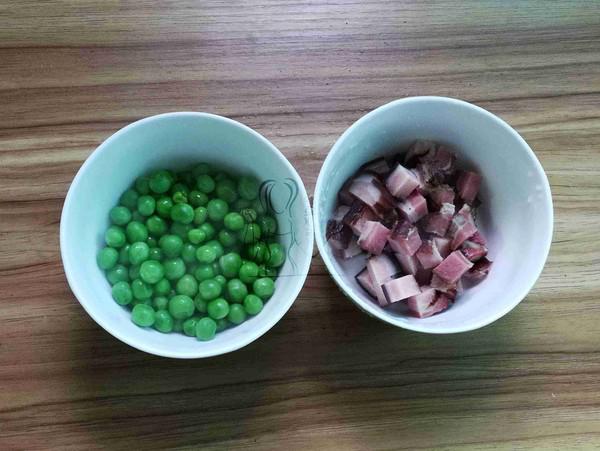 臘肉土豆燜飯的做法-家常味燜菜譜