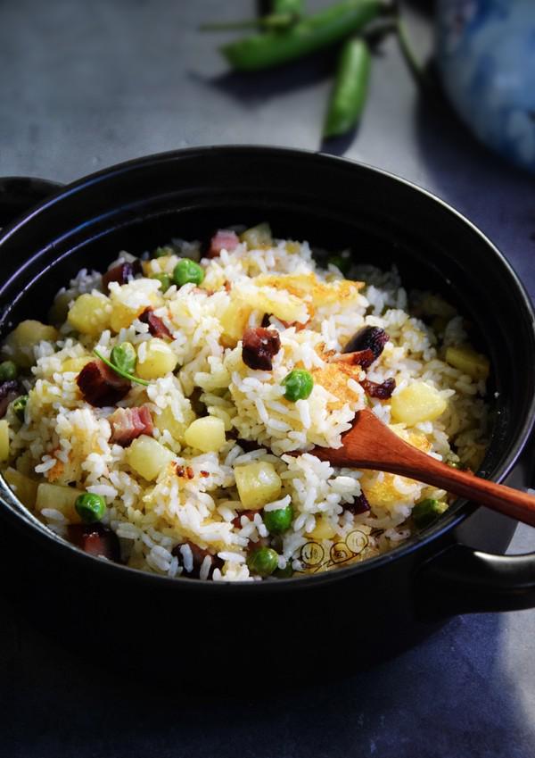 臘肉土豆燜飯的做法-家常味燜菜譜