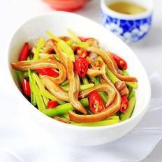毛芹菜炒鹵豬耳朵的做法-家常味炒菜譜