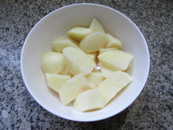 臘雞腿蒸洋芋艿的做法-家常味蒸菜譜
