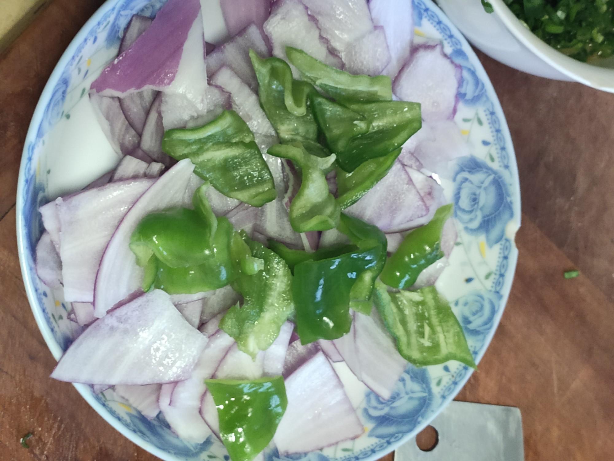 洋蔥青椒炒肉的做法-咸鮮味炒菜譜