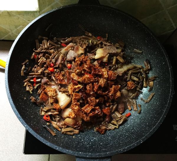 干豆角炒臘肉的做法-咸鮮味燉菜譜