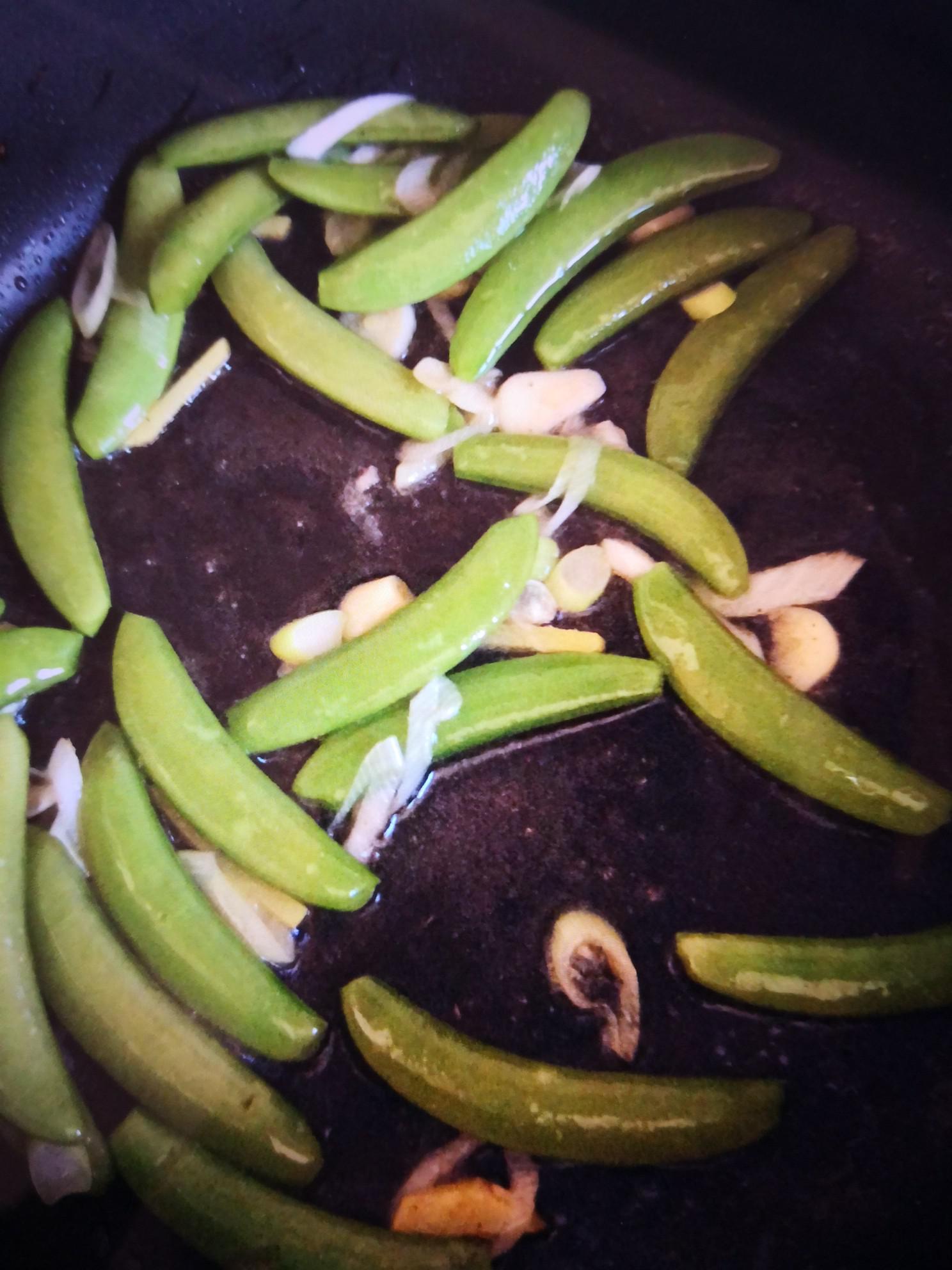 午餐肉炒甜蜜豆的做法-家常味炒菜譜