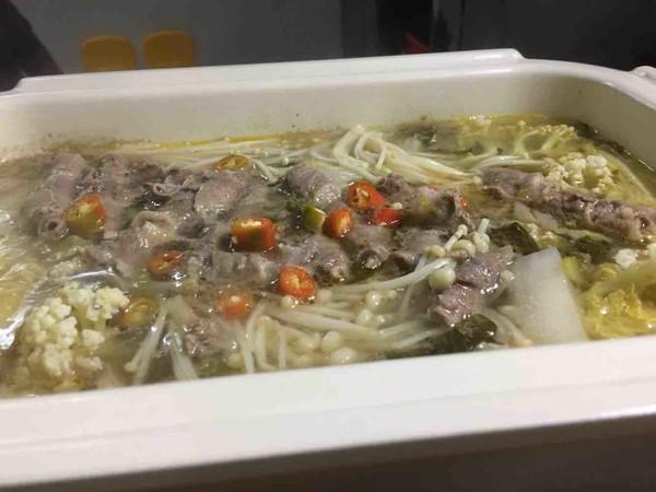 可以喝湯唰菜～酸湯肥牛鍋的做法-家常味煮菜譜