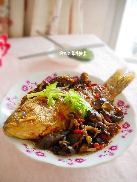 剁椒木耳燉鯽魚(yú)的做法-咸鮮味燒菜譜