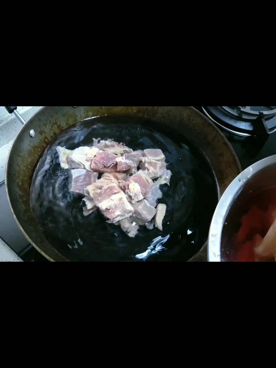 咖哩牛腩的做法-咖喱味燉菜譜-易網健康養生網 咖哩牛腩的做法-咖喱味燉菜譜