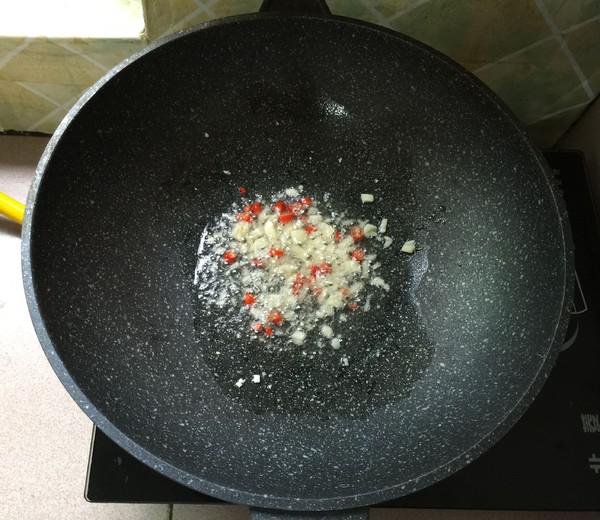 火腿肉炒豆角末的做法-家常味炒菜譜