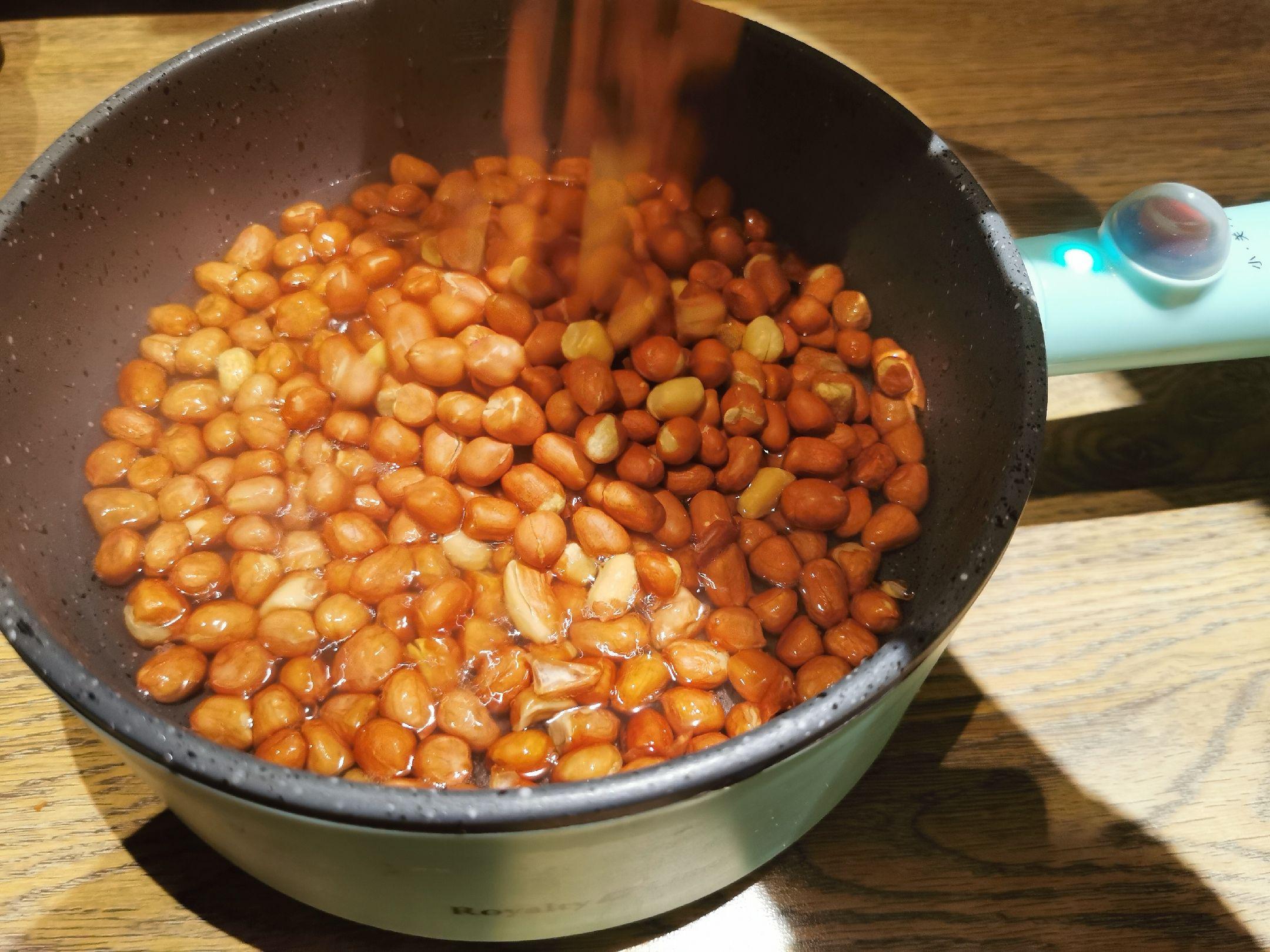 鹽爆花生米的做法-五香味炒菜譜