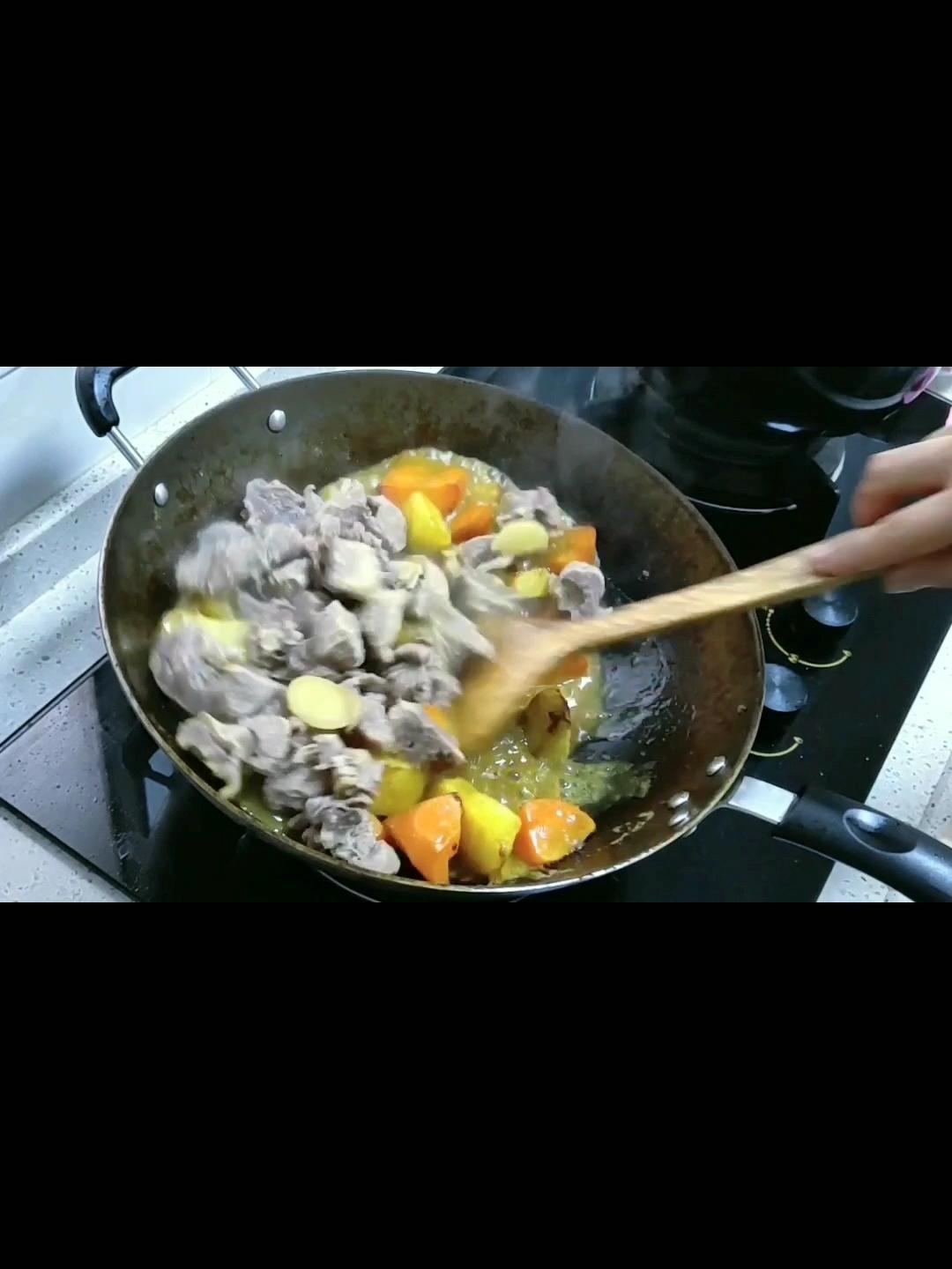 咖哩牛腩的做法-咖喱味燉菜譜-易網健康養生網 咖哩牛腩的做法-咖喱味燉菜譜