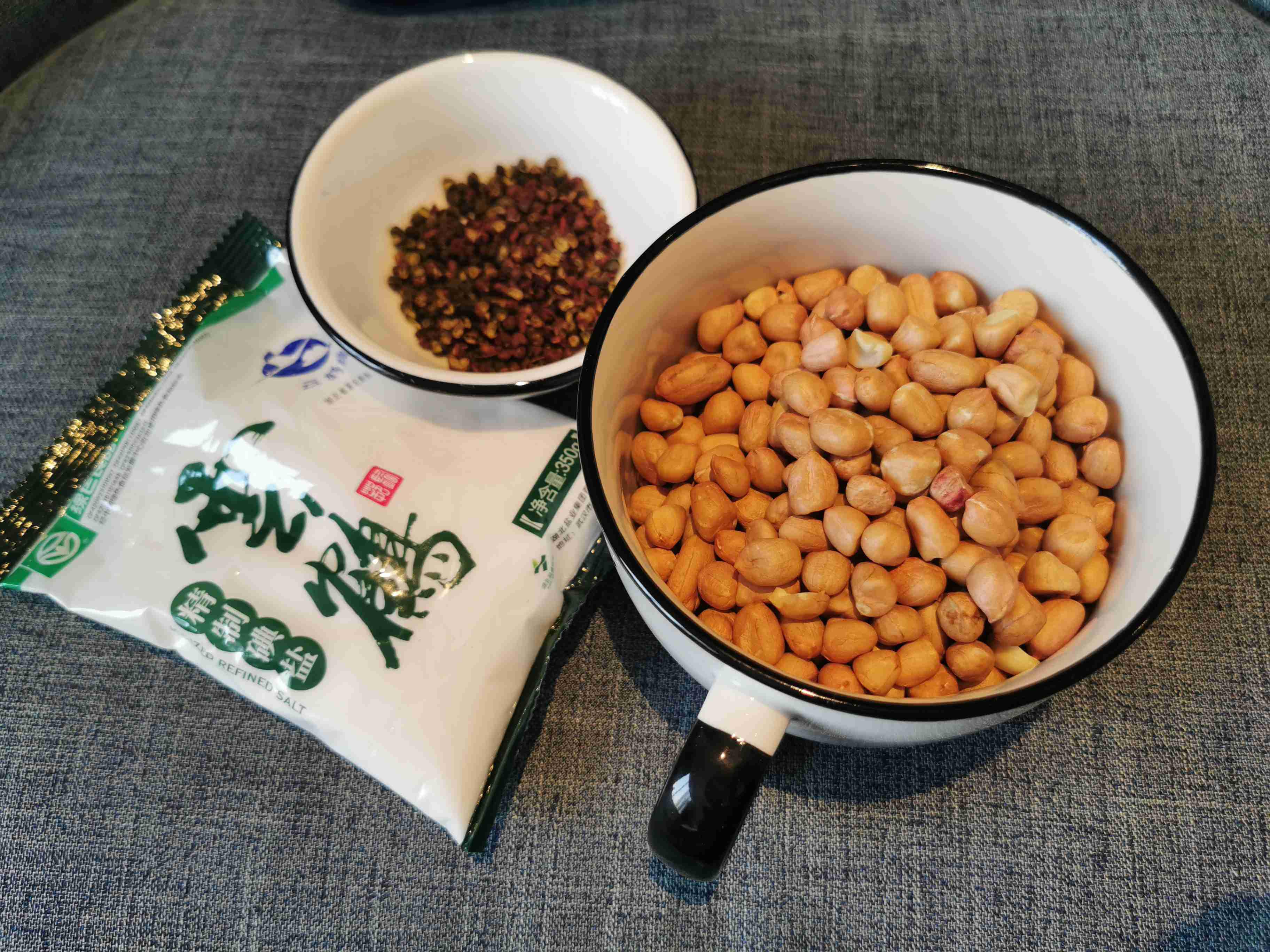 鹽爆花生米的做法-五香味炒菜譜