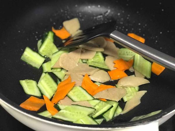 時蔬木須香腸的做法-家常味炒菜譜