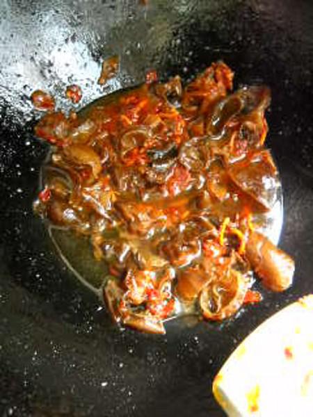 剁椒木耳燉鯽魚(yú)的做法-咸鮮味燒菜譜