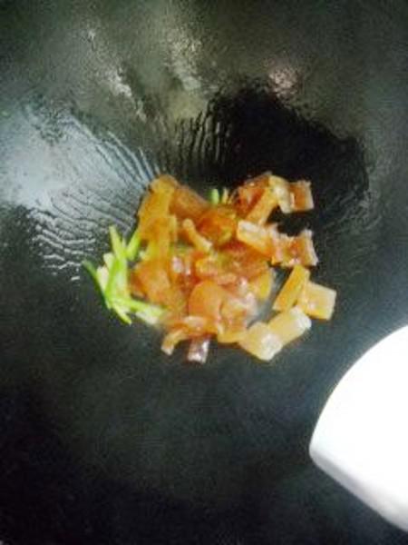 臘肉皮燉胡蘿卜的做法-咸鮮味燉菜譜