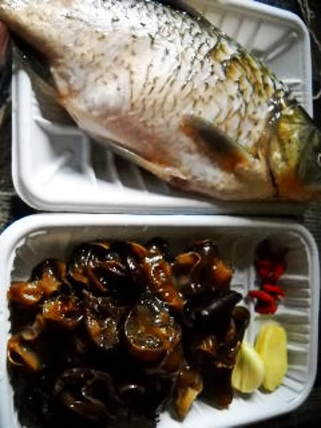 剁椒木耳燉鯽魚(yú)的做法-咸鮮味燒菜譜