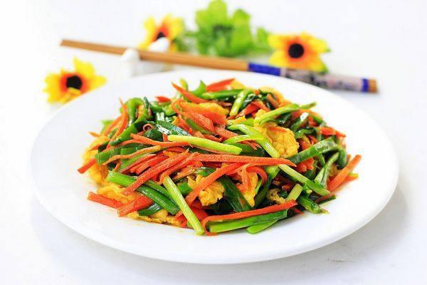 韭菜胡蘿卜炒雞蛋的做法-家常味炒菜譜