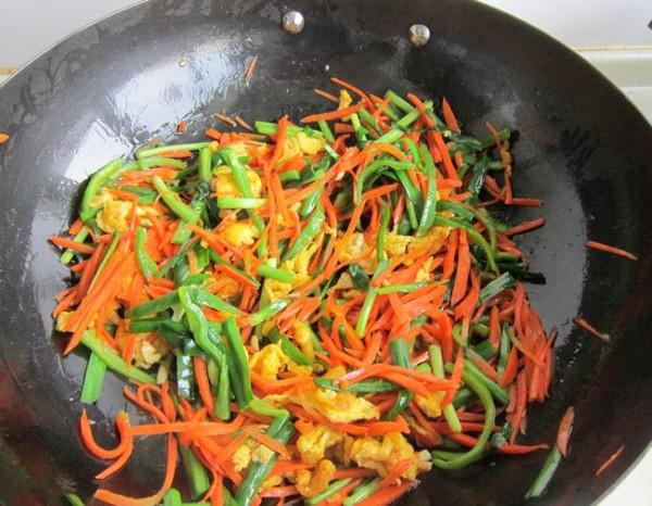 韭菜胡蘿卜炒雞蛋的做法-家常味炒菜譜