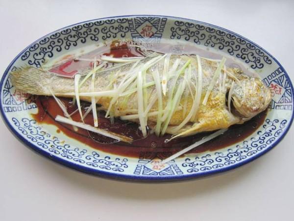 蔥油黃花魚的做法-家常味蒸菜譜