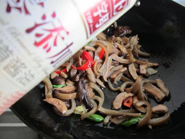 香菇炒肉皮的做法-家常味炒菜譜