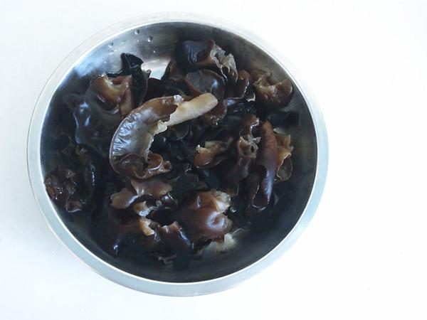 木耳炒白菜的做法-家常味炒菜譜-易網<a href=http://m.henggaotouzi.com/ target=_blank class=infotextkey>健康養生</a>網 木耳炒白菜的做法-家常味炒菜譜