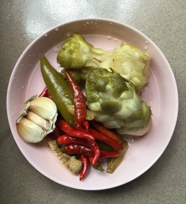 泡兒菜燒草魚的做法-酸辣味燒菜譜