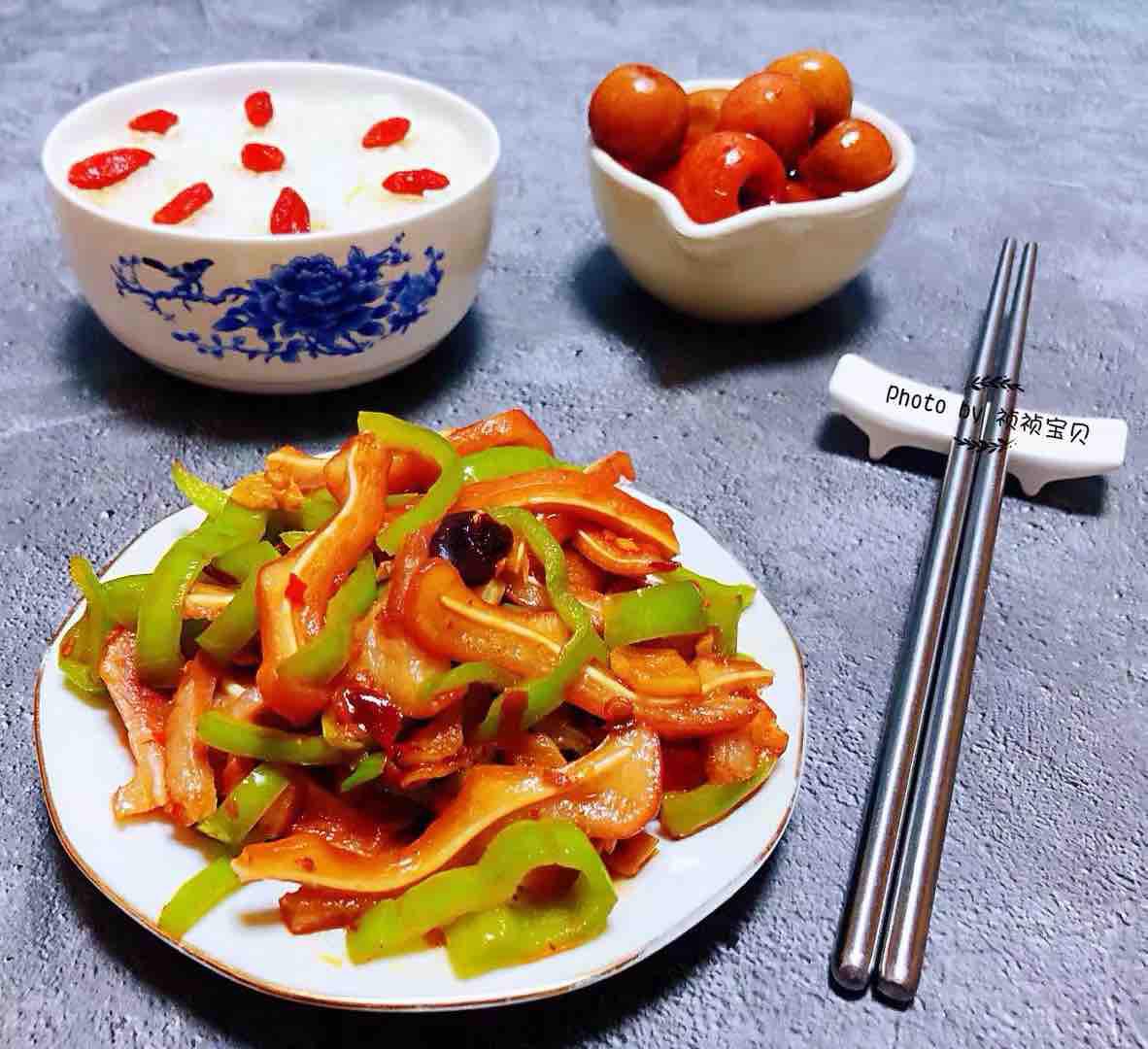 爆炒豬耳朵的做法-香辣味炒菜譜