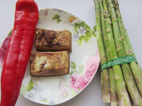 蘆筍炒肉的做法-家常味炒菜譜