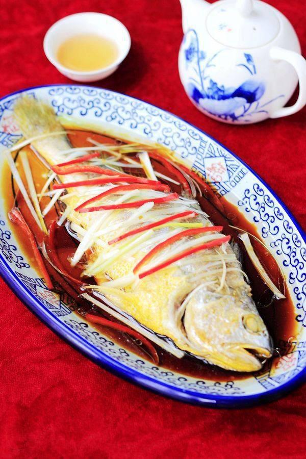 蔥油黃花魚的做法-家常味蒸菜譜