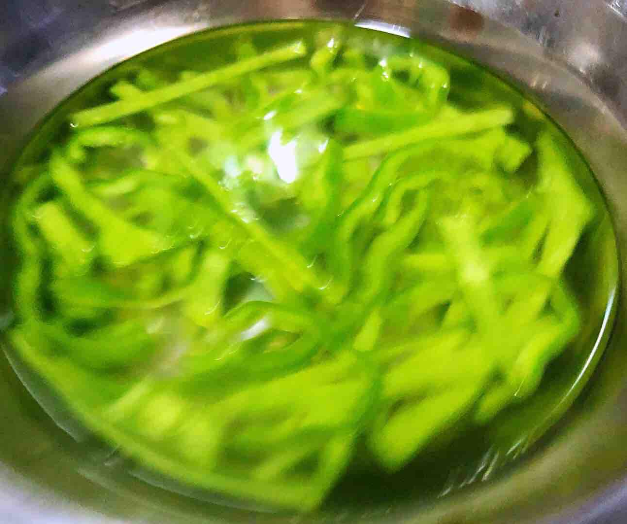 爆炒豬耳朵的做法-香辣味炒菜譜