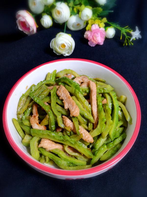 苦瓜炒肉絲的做法-家常味炒菜譜-易網(wǎng)健康養(yǎng)生網(wǎng) 苦瓜炒肉絲的做法-家常味炒菜譜