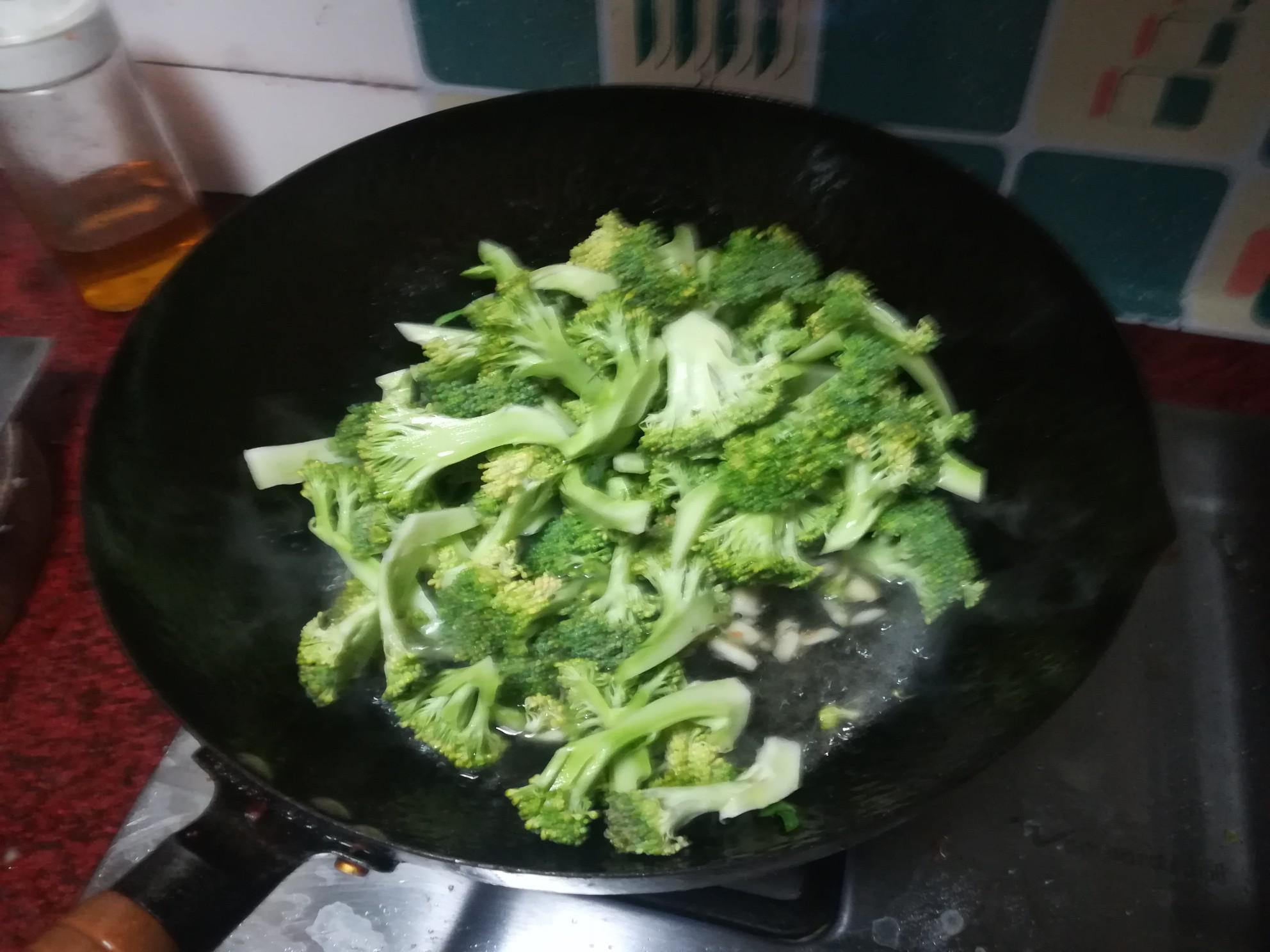 澆汁西蘭花的做法-家常味煮菜譜