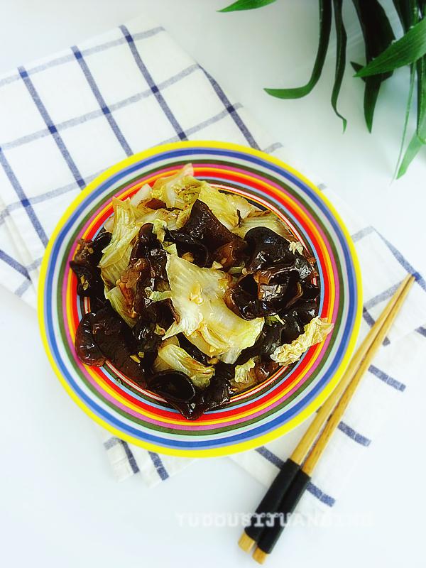 木耳炒白菜的做法-家常味炒菜譜-易網健康養生網 木耳炒白菜的做法-家常味炒菜譜